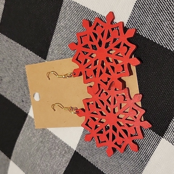 Handmade 3.25" x 2.25" red wooden cut out snowflake dangle earrings New - Picture 2 of 3